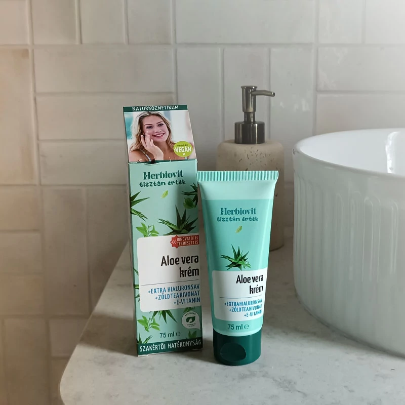 Herbiovit Aloe vera krém tubusban a kéz, arc, test hidratáló ápolására hialuronsavval